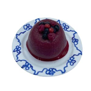 Pudding aux fruits sur assiette