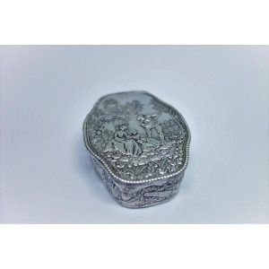 Boîte argent massif, Orfèvre J. D. Schleissner & Söhne Hanau, Allemagne, vers 1890-1920.