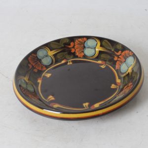 Assiette en faïence vernissée