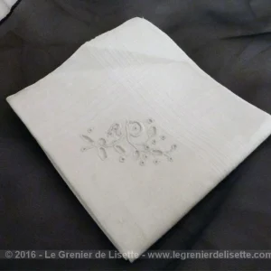 Mouchoir broderie faite main