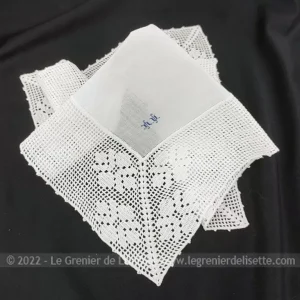 Ancien mouchoir mariée étamine, dentelle et monogrammes NU