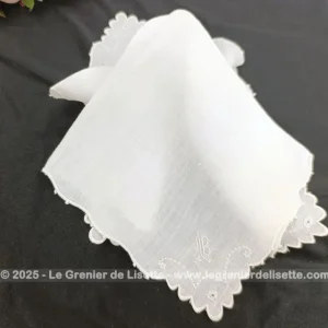 Ancien mouchoir mariée, broderies et monogrammes AB
