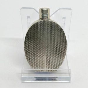 Flacon à parfum tout en argent, motif guilloché, Art Déco.
