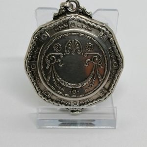 Miroir de poche et photo, argent, ouvragé de frises, 1920.