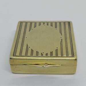 Boîte carré en argent/vermeil, avec stries guillochés, travail Suisse vers 1930.