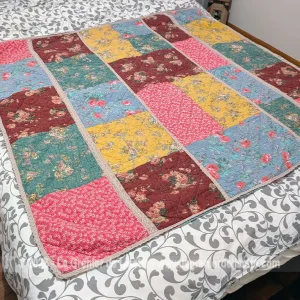Beau plaid matelassé patchwork différents tissus et dentelle