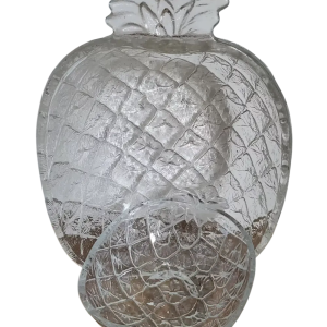 Plat en verre en forme d&rsquo;ananas et une coupelle