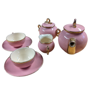 Ensemble de vaisselle en porcelaine rose