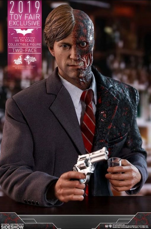 Hot Toys The Dark Knight Two Face Toy Fair Excl 1/6 Scale Figure – Image 2